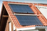 Solarthermie-Anlage auf Hausdach