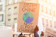 Schild "System change not climate change"