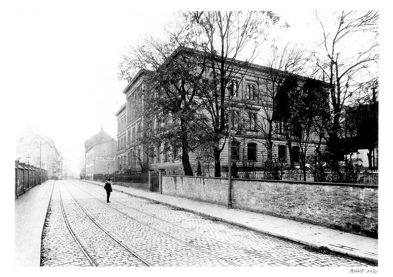 Dürer-Haus 1930 from the side