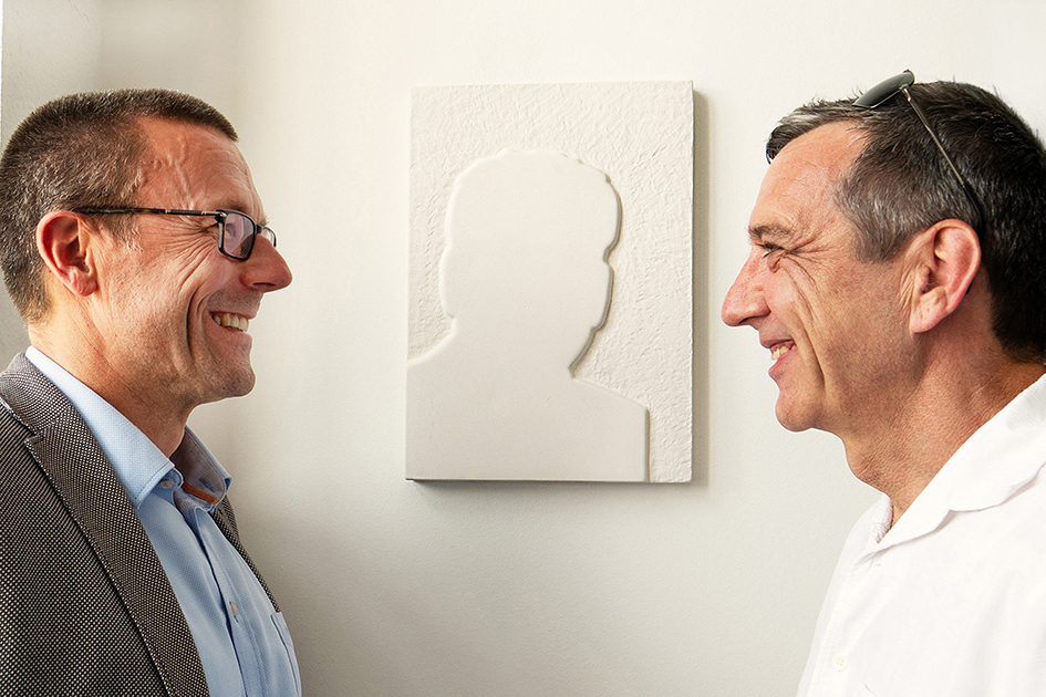 Links ist Prof. Dr. Uwe Schneidewind. Präsident des Wuppertal Insituts, und links der Künstler Eckehard Lowisch zu sehen.