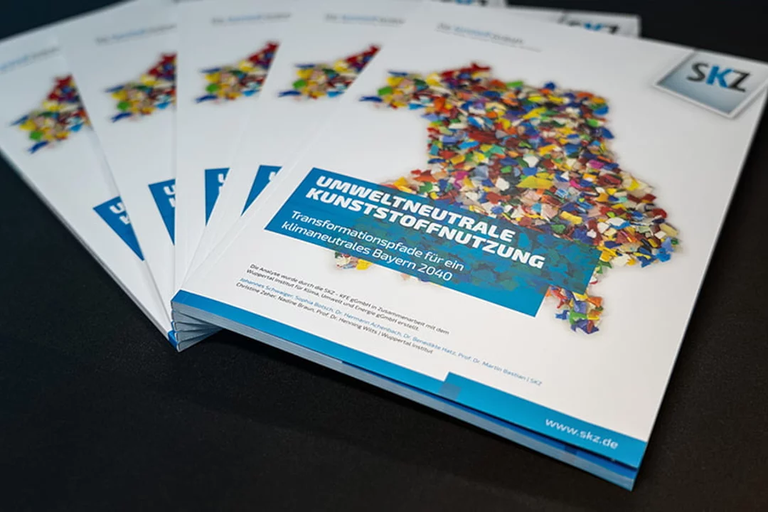 Cover Studie "Umweltneutrale Kunststoffnutzung – Transformationspfade für ein klimaneutrales Bayern 2040"