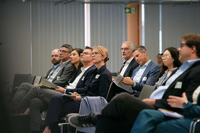Rund 200 hochrangige Vertreter*innen aus Industrie, Bundesministerien, Wissenschaft und Zivilgesellschaft kamen auf der Konferenz "Wissenschaft trifft Wirtschaft V" in Gelsenkirchen zusammen. Quelle: NRW.Energy4Climate | Philip Lehmann