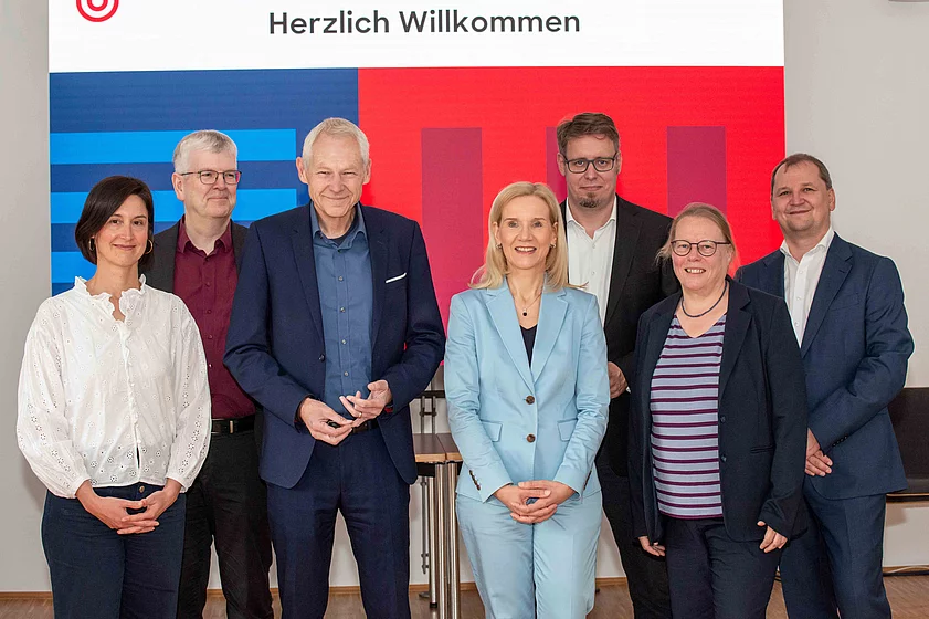Gruppenbild mit sieben teilnehmenden Personen des Wuppertal Instituts und der Universtät Bremen