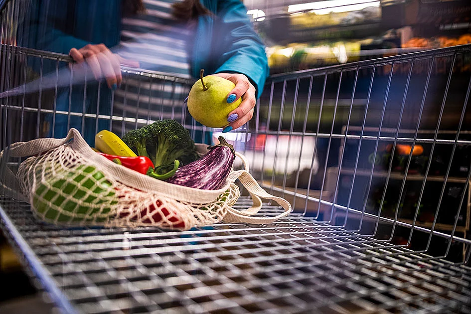 Food in the shopping trolley