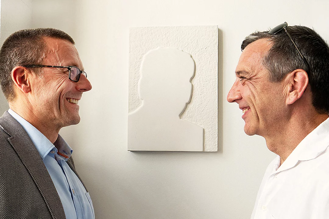 Links ist Prof. Dr. Uwe Schneidewind. Präsident des Wuppertal Insituts, und links der Künstler Eckehard Lowisch zu sehen.